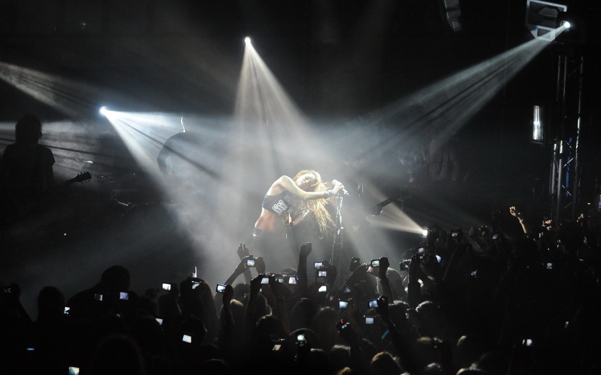 concierto público luz miley cyrus