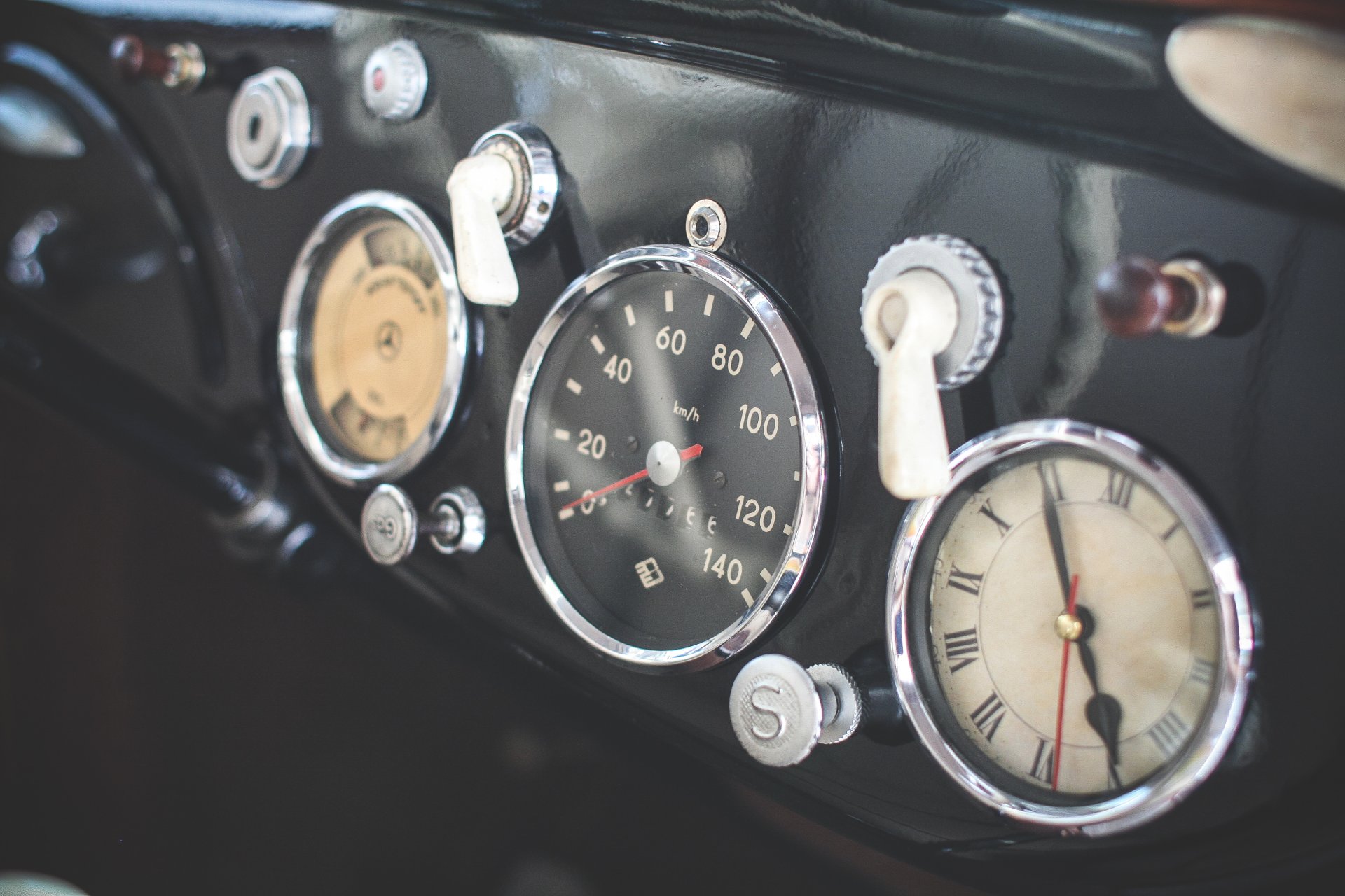 dashboard panel instrumenty retro prędkościomierz zegar