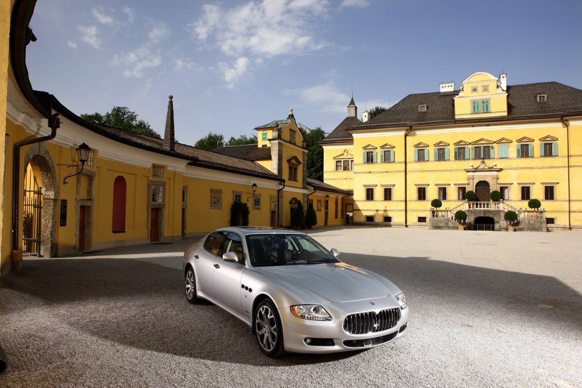 maserati quattroporte серебро день дом