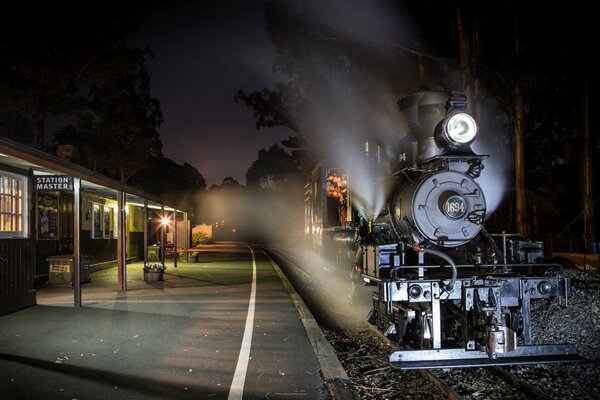 El tren nocturno sale