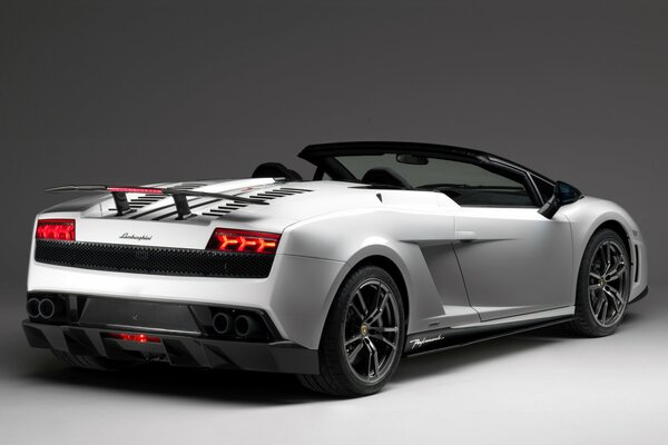 White Lamborghini gallardo LP570-4