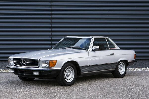 1989 mercedes-benz 500 sl, r107 stands against the wall