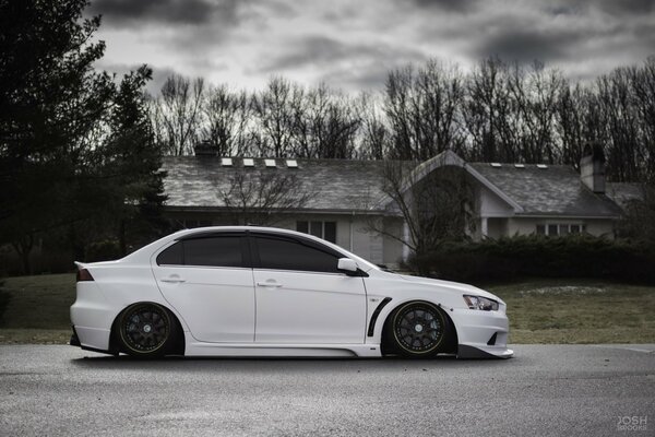 Mitsubishi on a low landing on the background of a house