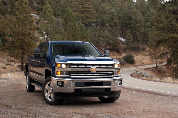 Chevrolet sul lato della strada americana