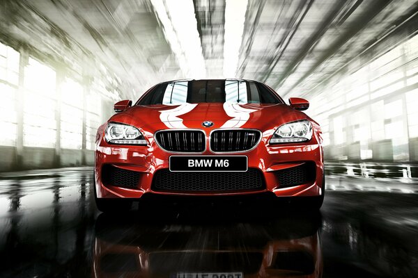 Błyszczący czerwony samochód bmw, m6 coupe