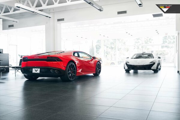 Máquina Lamborghini de lujo blanco y negro