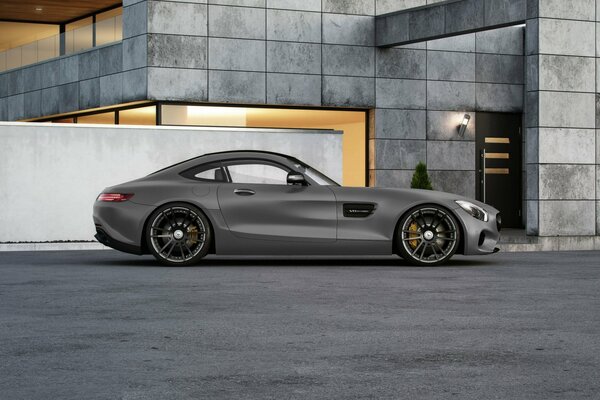 Lado derecho gris Mercedes-bens AMG