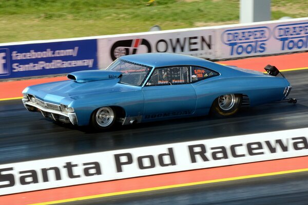 Voiture de course bleue, chevrolet impala