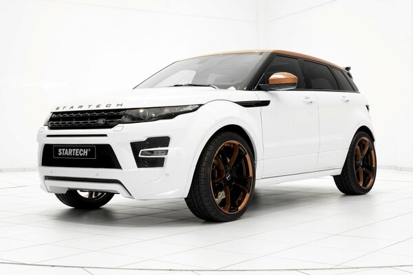 Range rover bianco con cerchi neri