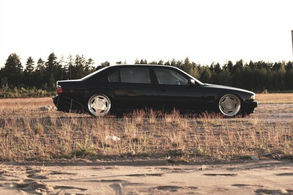 Tuning BMW Boomer dans les sables du désert