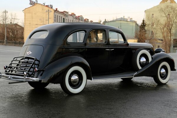 Retro-Auto ZIS von 1936, Rückansicht