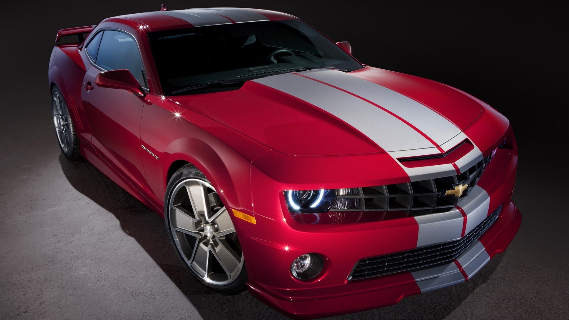 voiture rouge noir corvette camaro gros plan