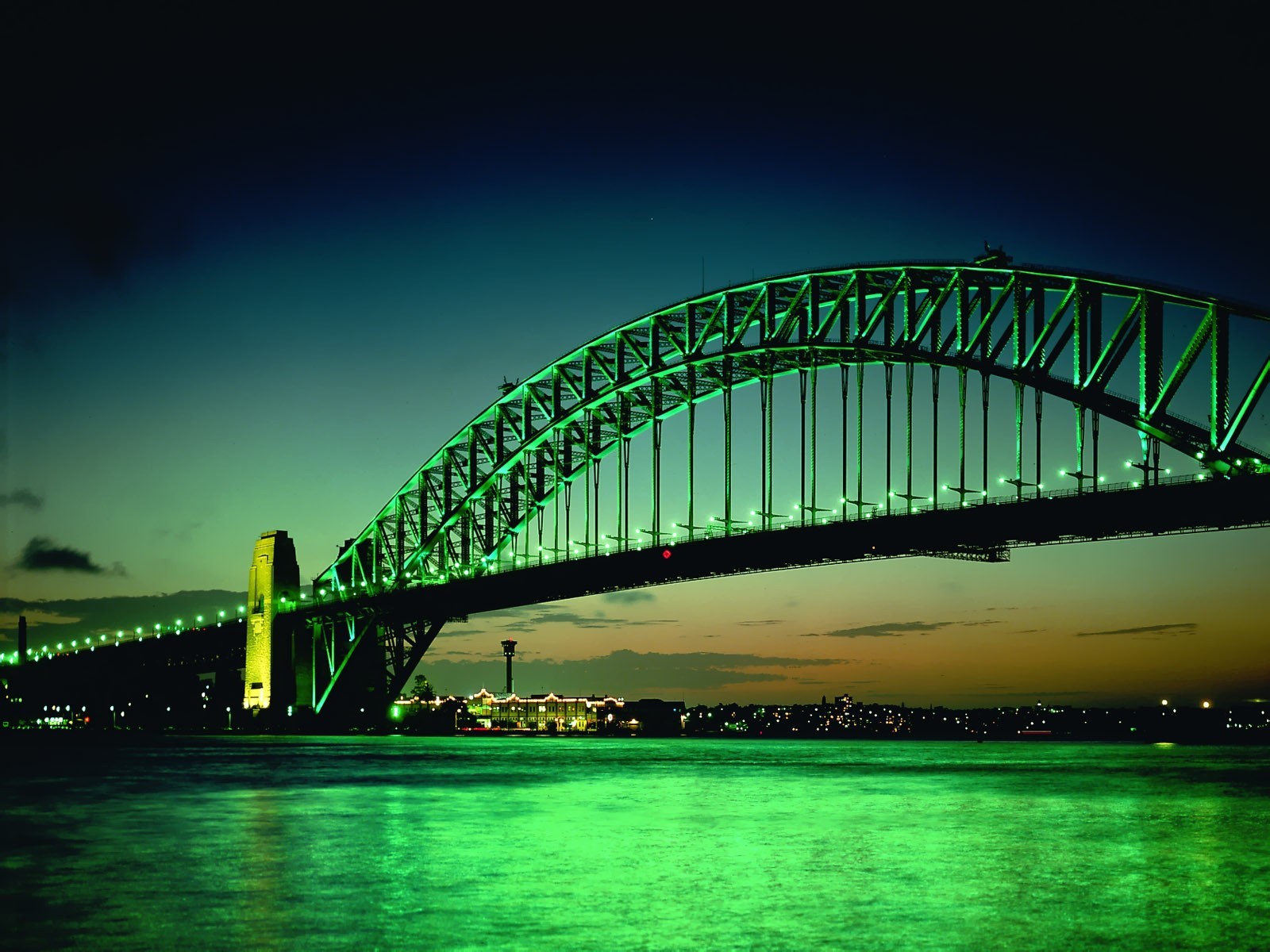 pont soirée lumières vert