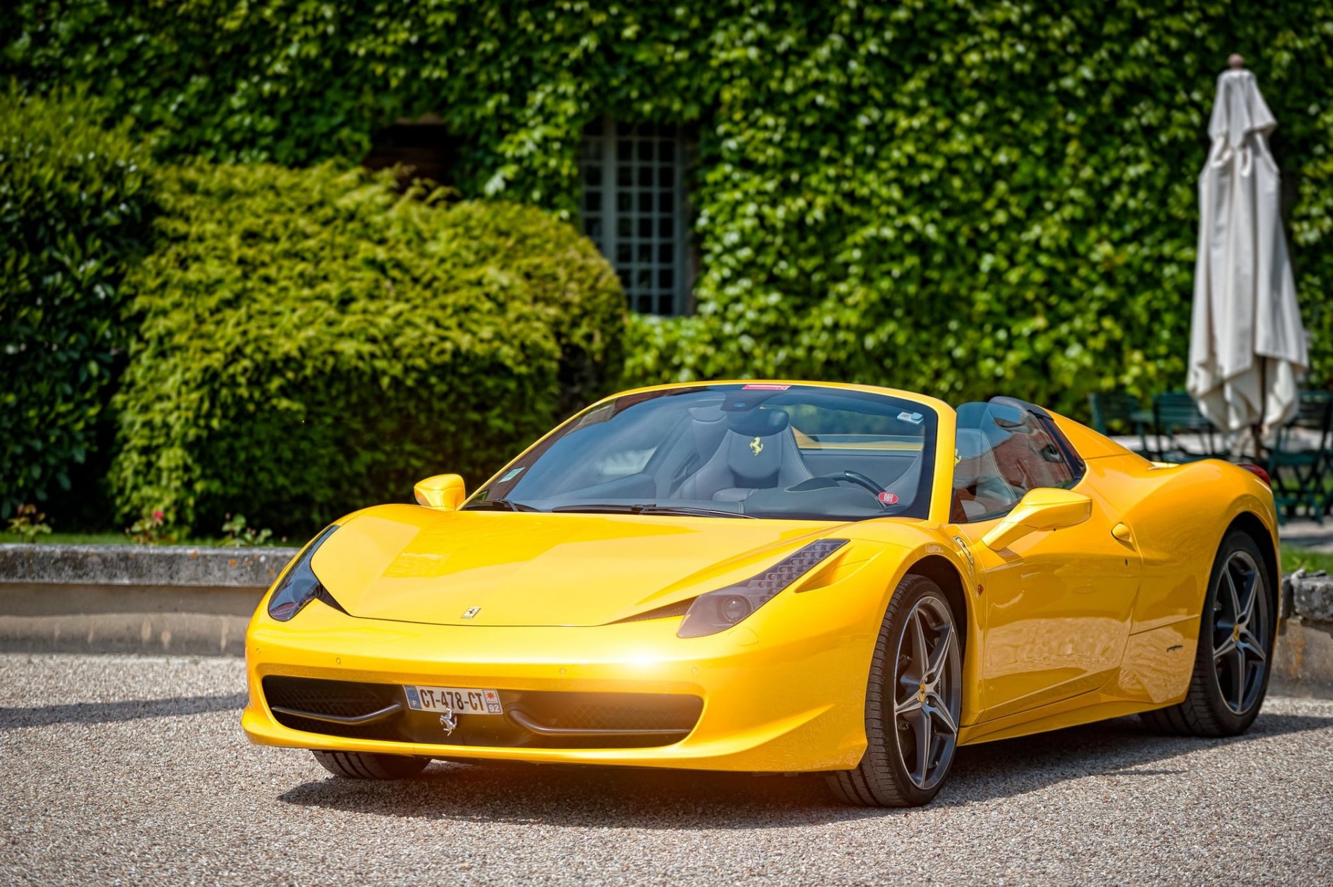 ferrari araña convertible castillo superdeportivo amarillo pablo rodríguez