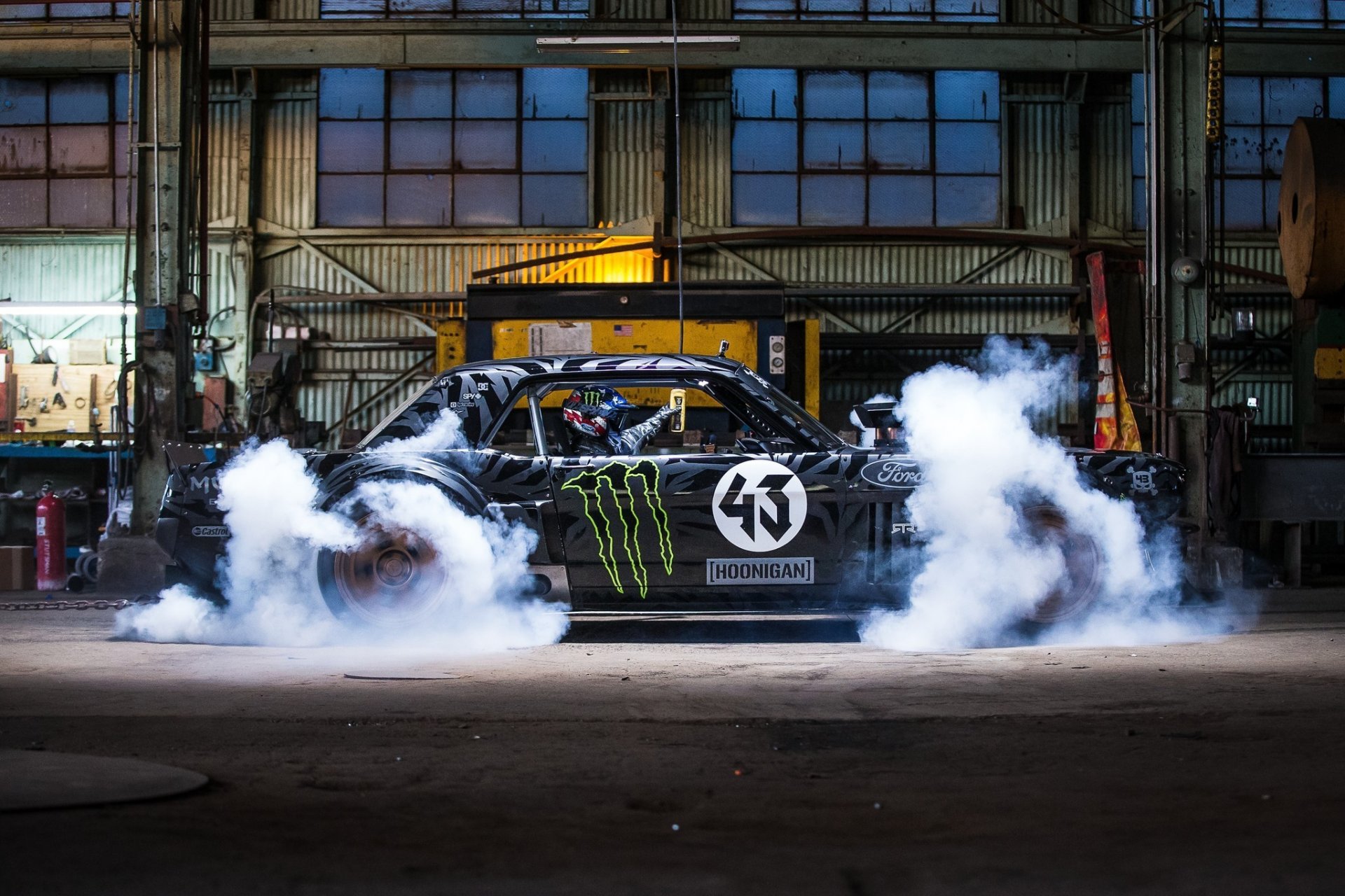 ford mustang rtr 1965 hoonicorn côté fumée 845 ch gymkhana sept avant ken bloc