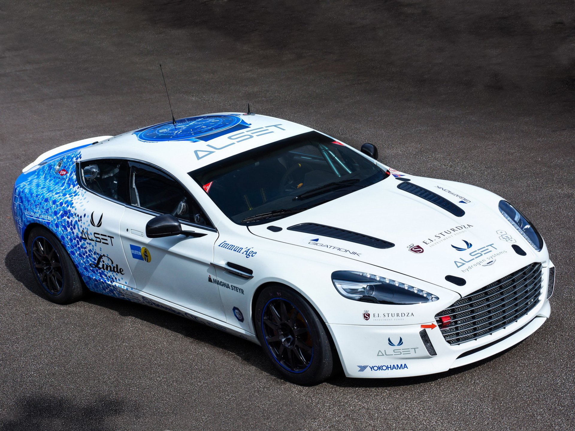 aston martin ibrido idrogeno rapide s bianco anteriore macchina