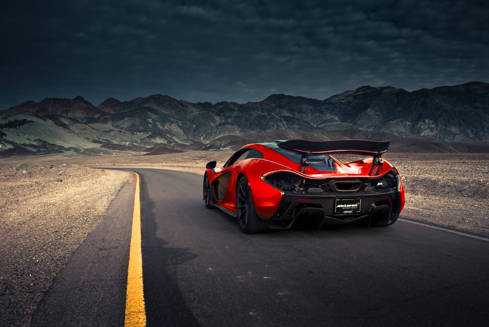 mclaren p1 exotic hypercar arancione supercar vulcano death valley sabbia anteriore extra strada terra spoiler posteriore