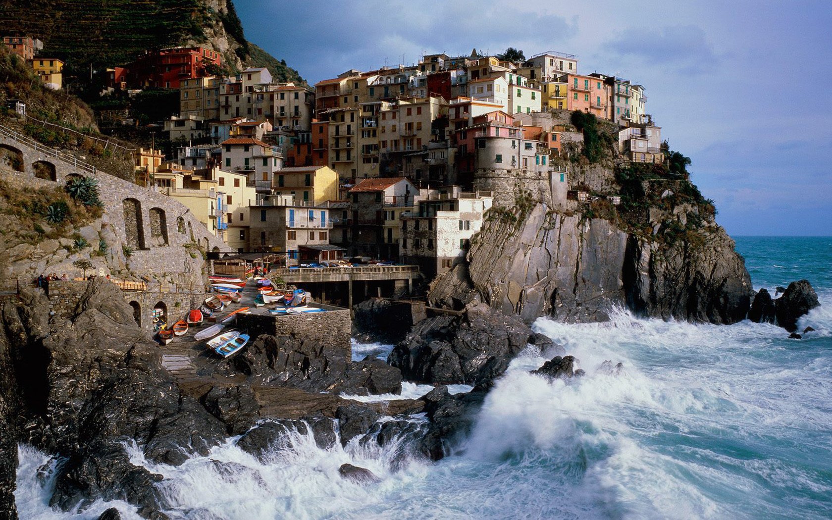 italia mare onda montagne città roccia costa acqua rocce case colorate montagna cielo alberi costa