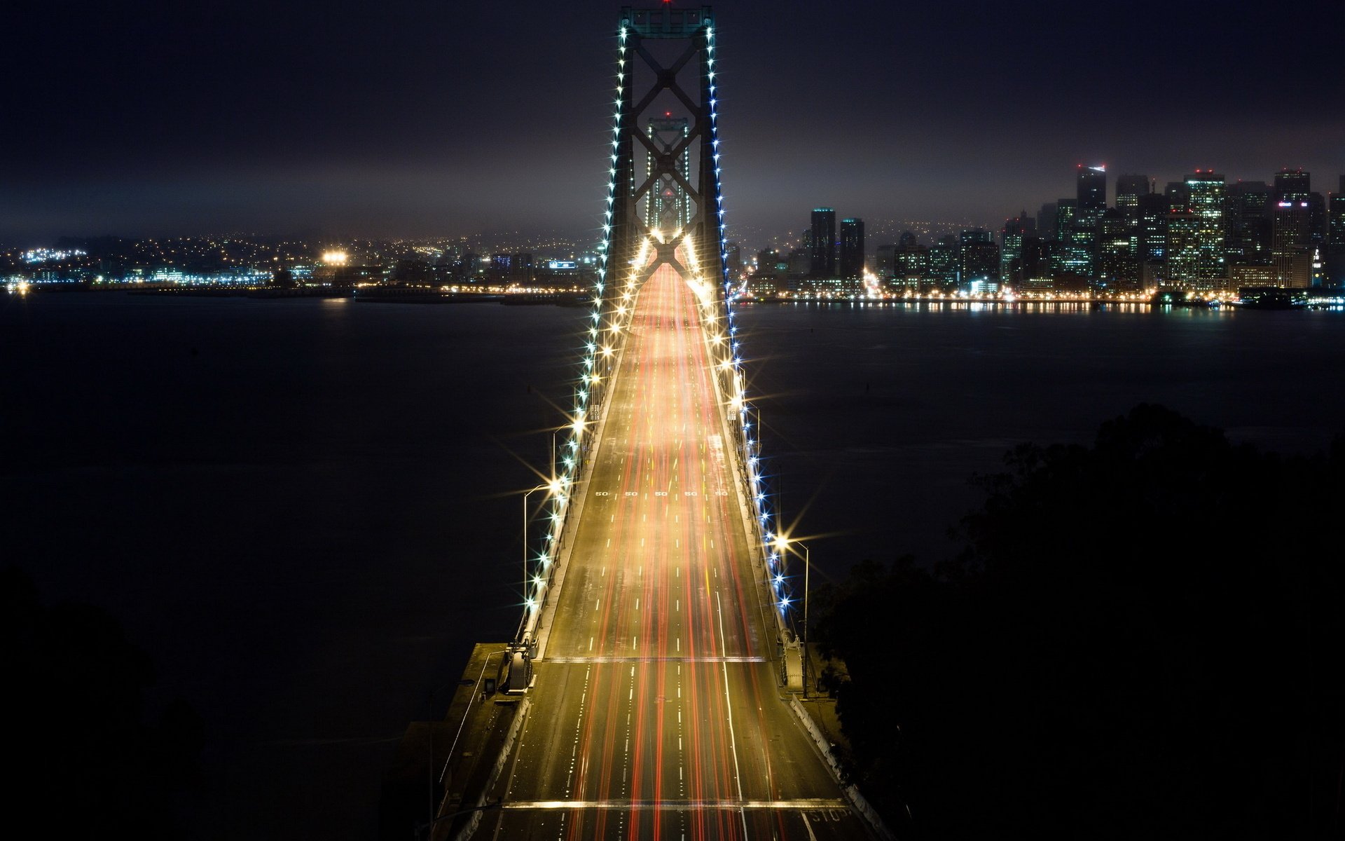 augenblick nachlässig brücke nachtstadt lichter lichter straße höhe belichtung bewegung geschwindigkeit wasser fluss nacht gebäude stadt new york hintergrund lichter der städte