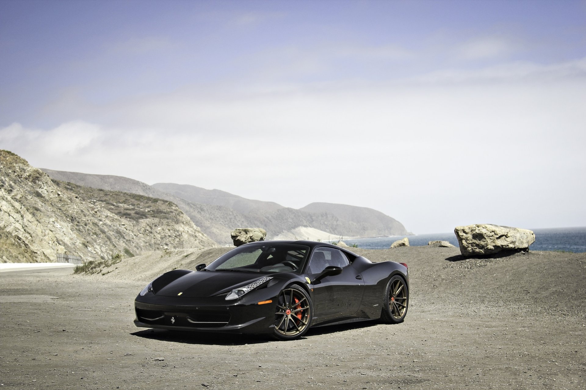 ferrari 458 italia noir ferrari italie ciel montagnes