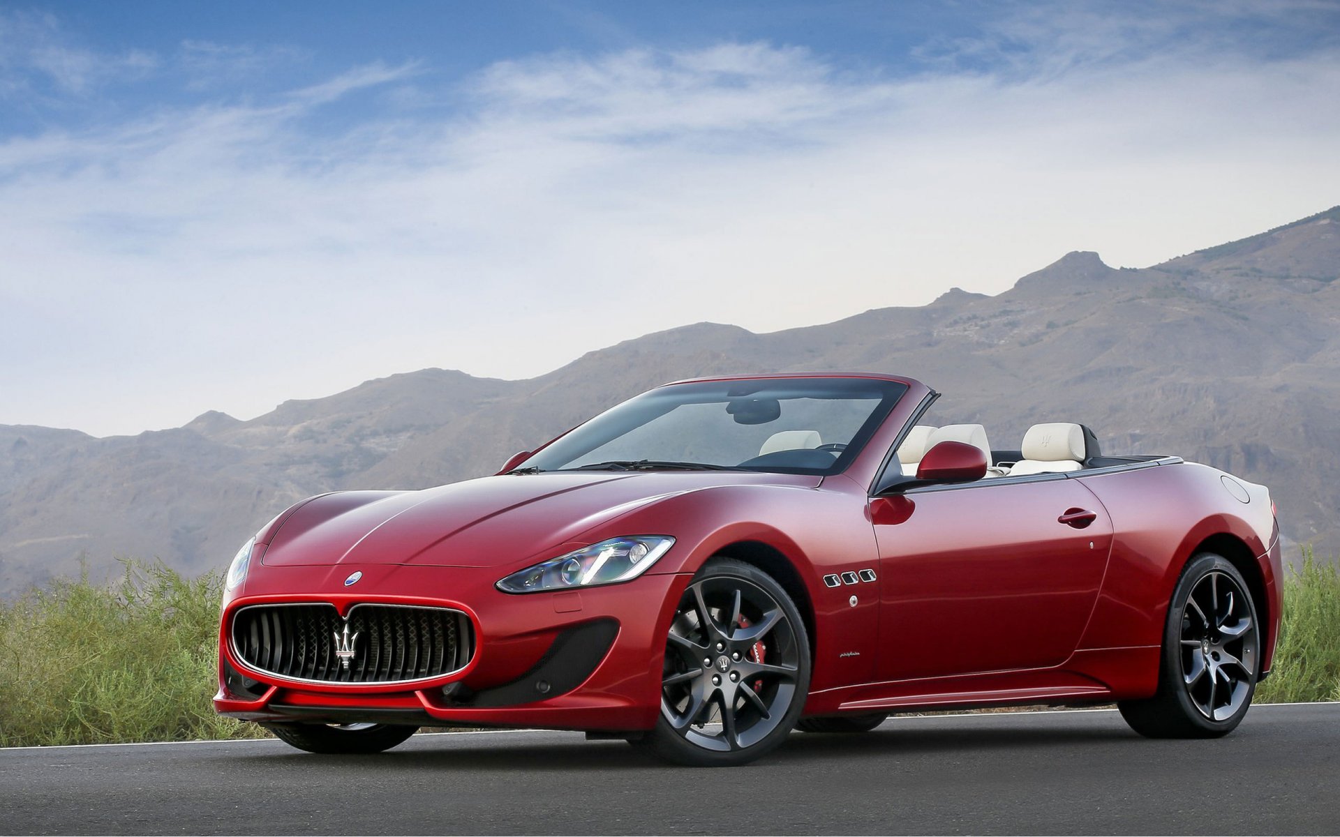 voiture voiture maserati cabriolet sport rouge voitures maserati grancabrio rouge