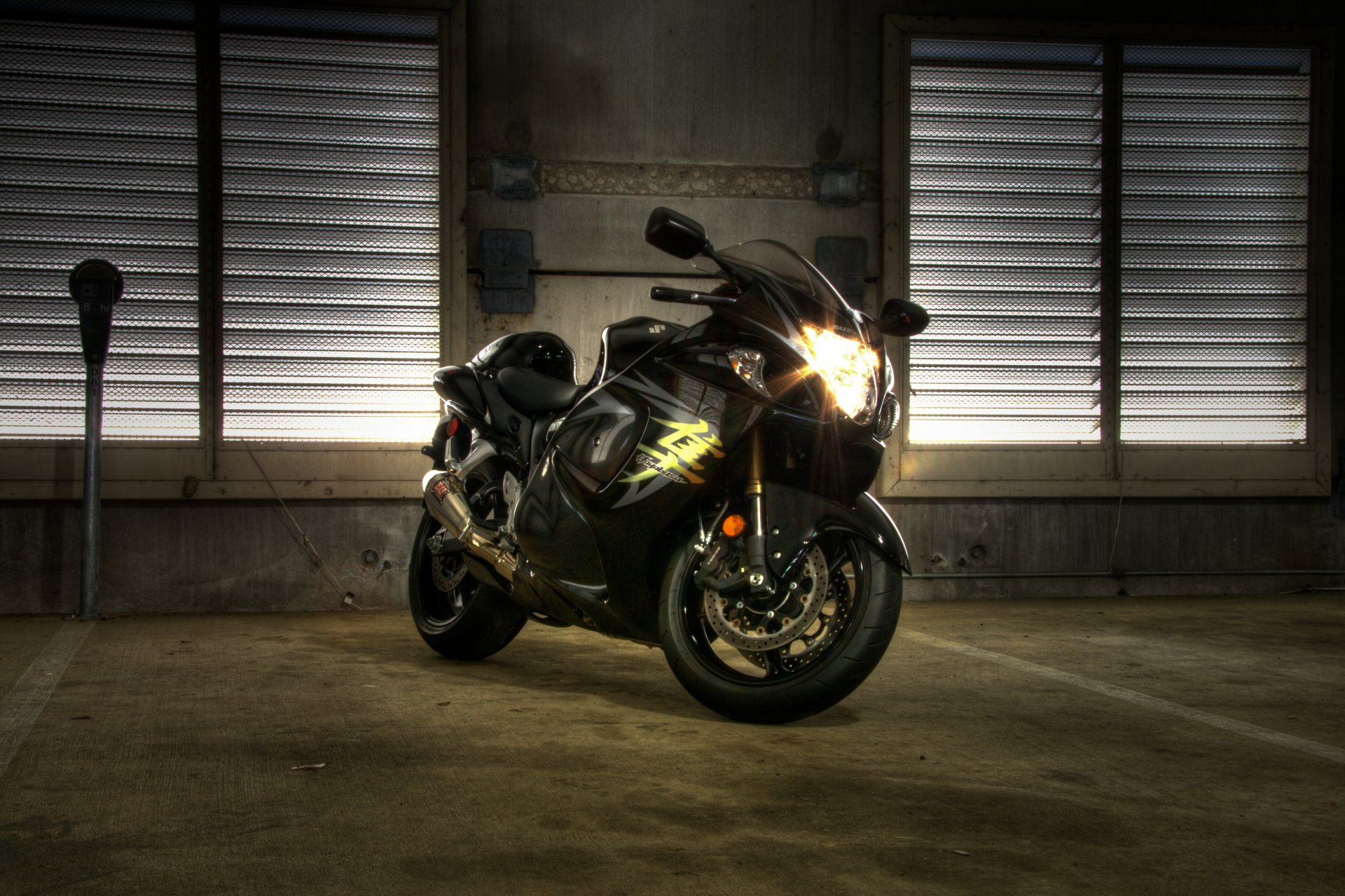 uziki gsx1300r hayabusa czarny suzuki hayabusa światło reflektorów