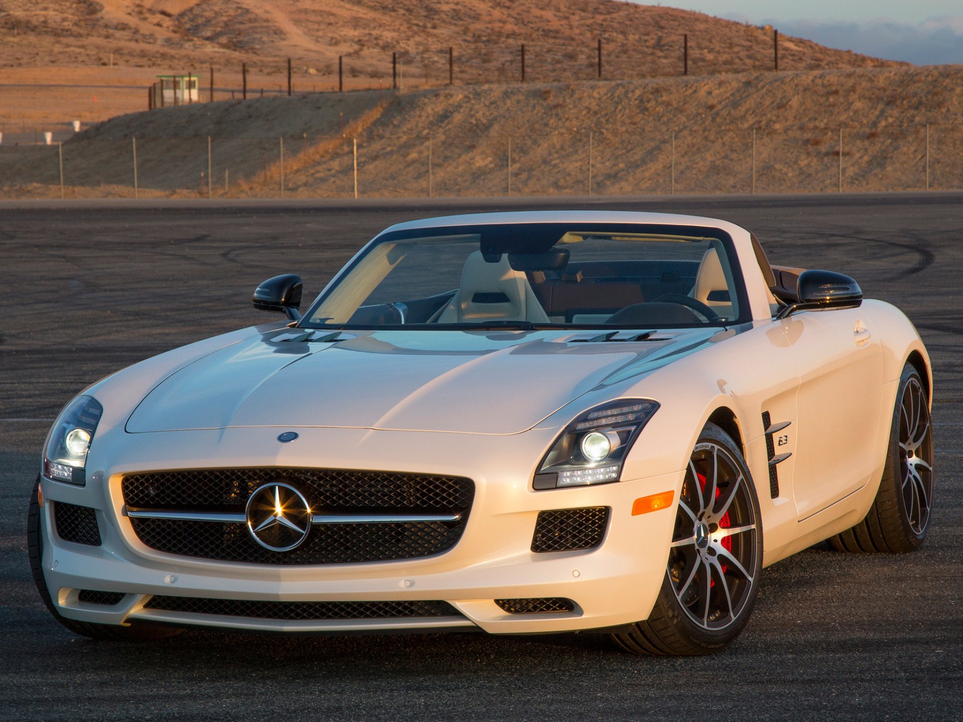 mercedes-benz sls amg gt roadster weiß mers supersportwagen