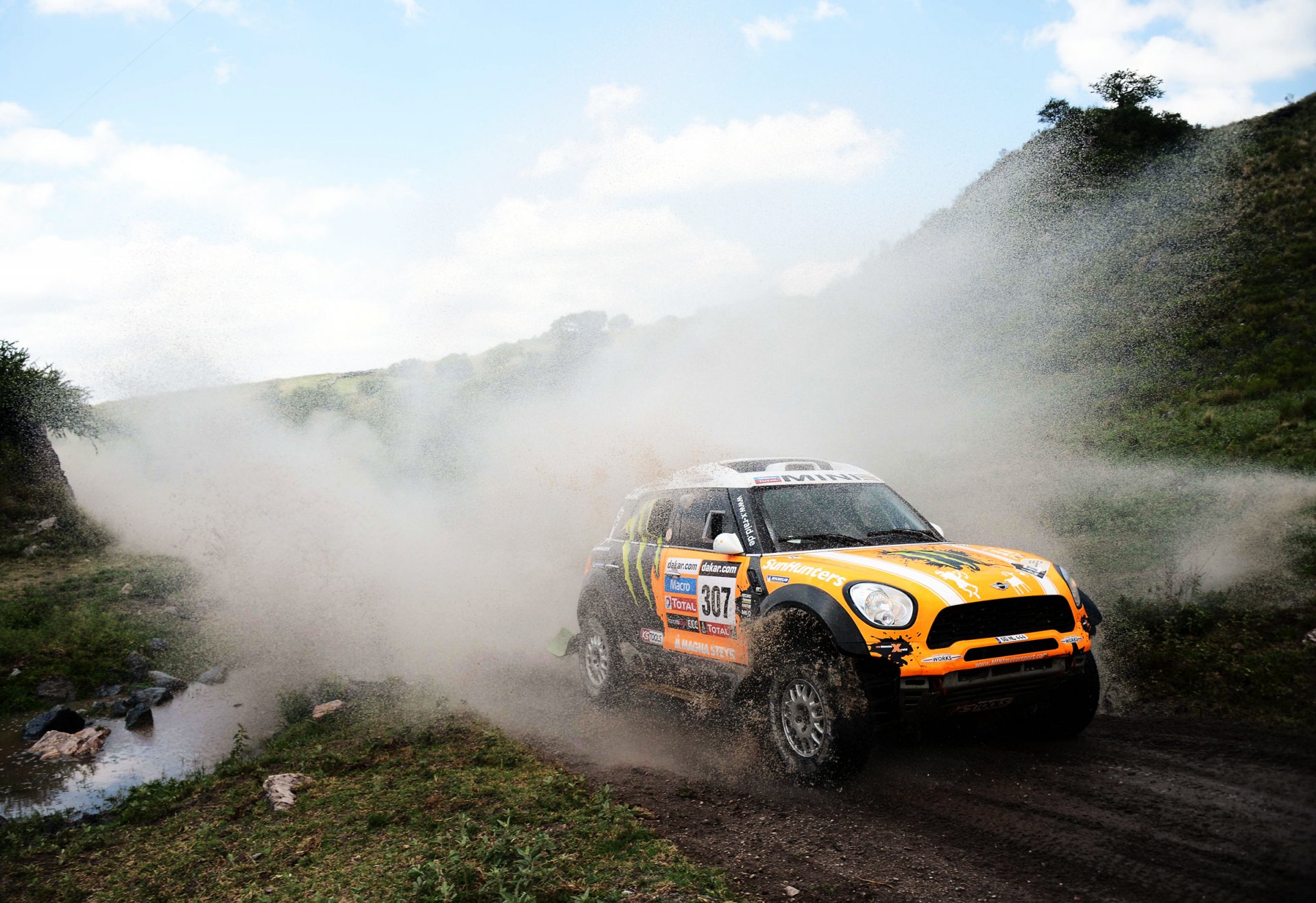 mini mini cooper mini auto coche dakar rally deporte luces agua salpicaduras naranja