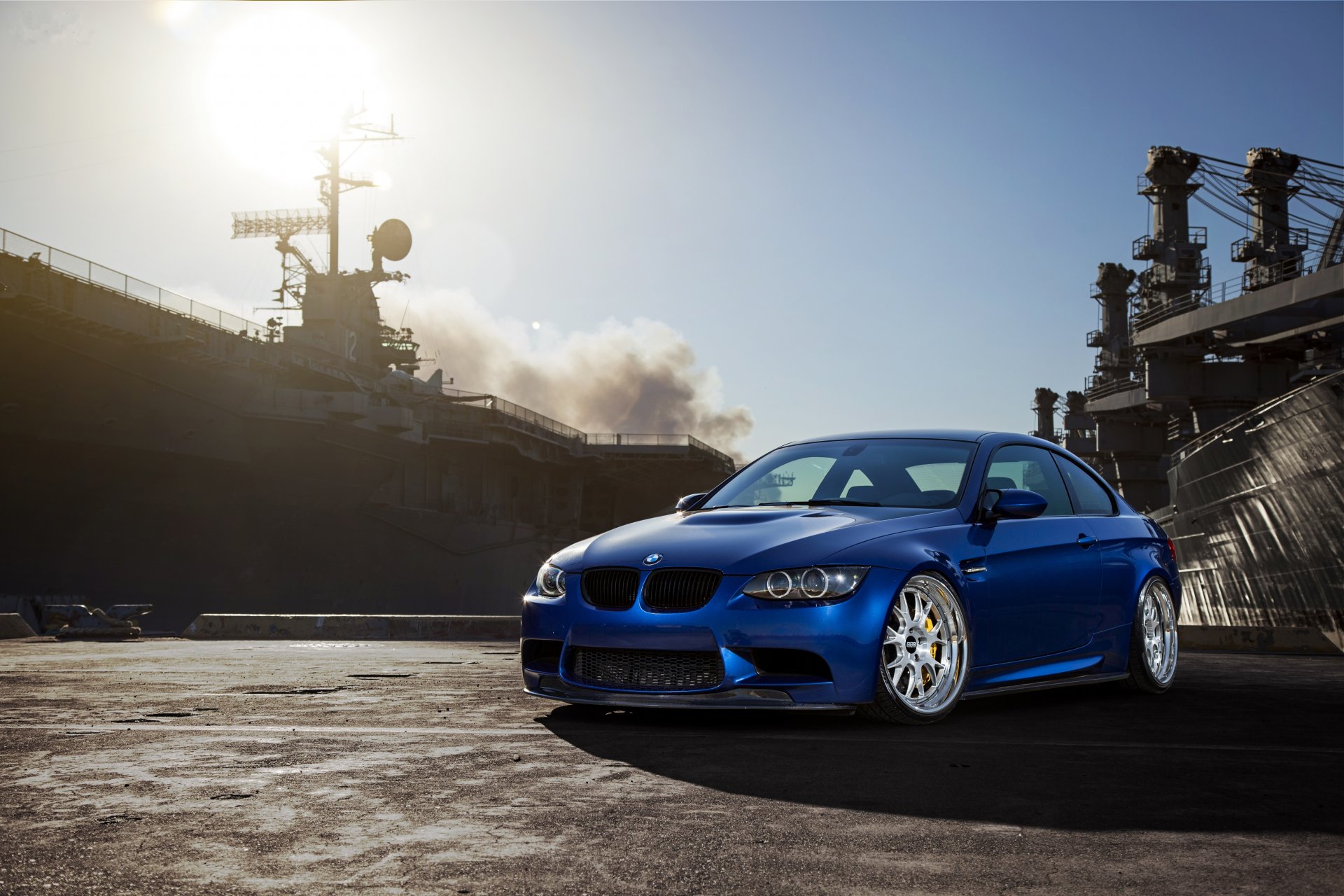 bmw m3 e92 bleu bmw fumée ciel soleil