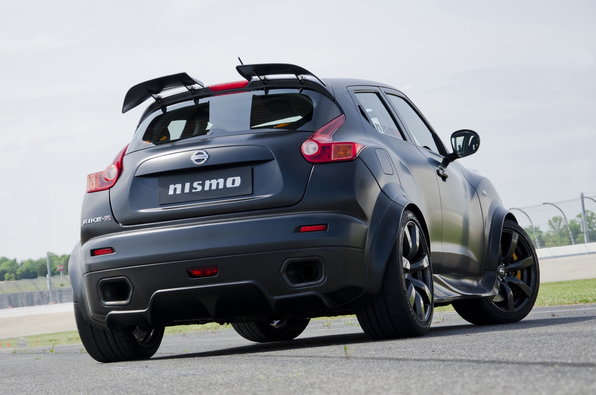 nissan juke-r nismo nero pista