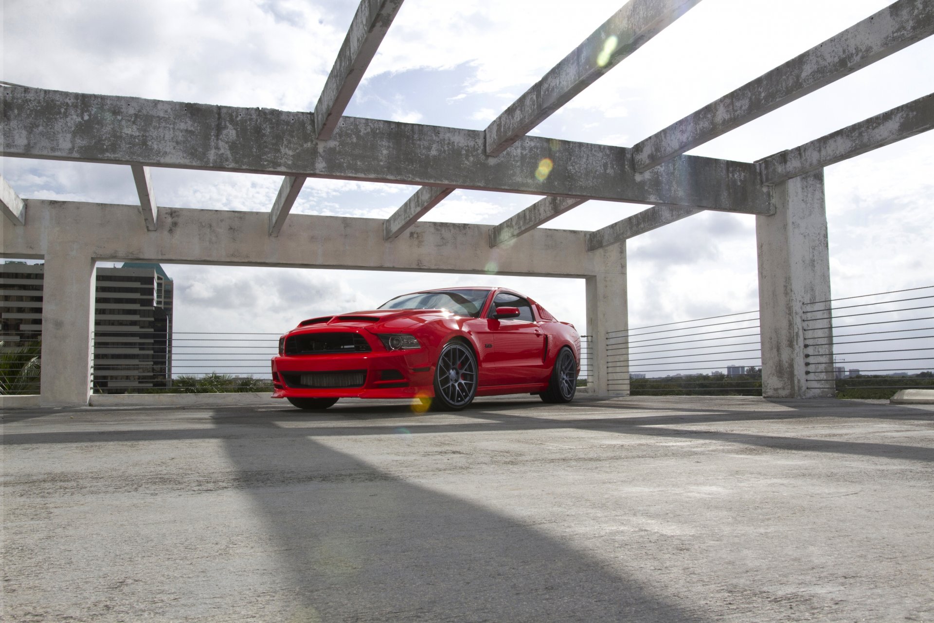 ford mustang gt5. 0 rouge rouge ciel nuages ombre