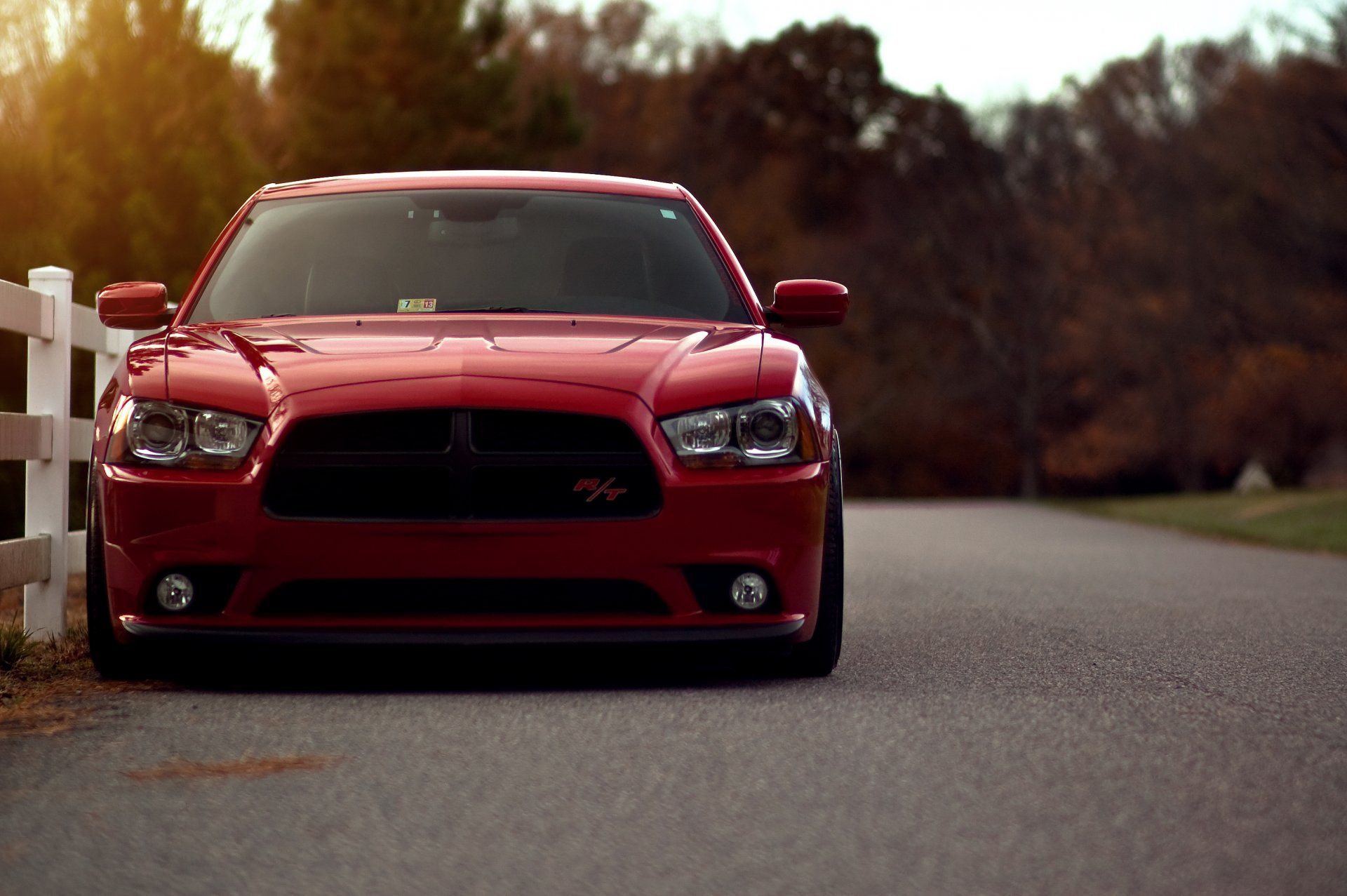 esquiver chargeur r / t rouge dodge chargeur rouge avant réflexion