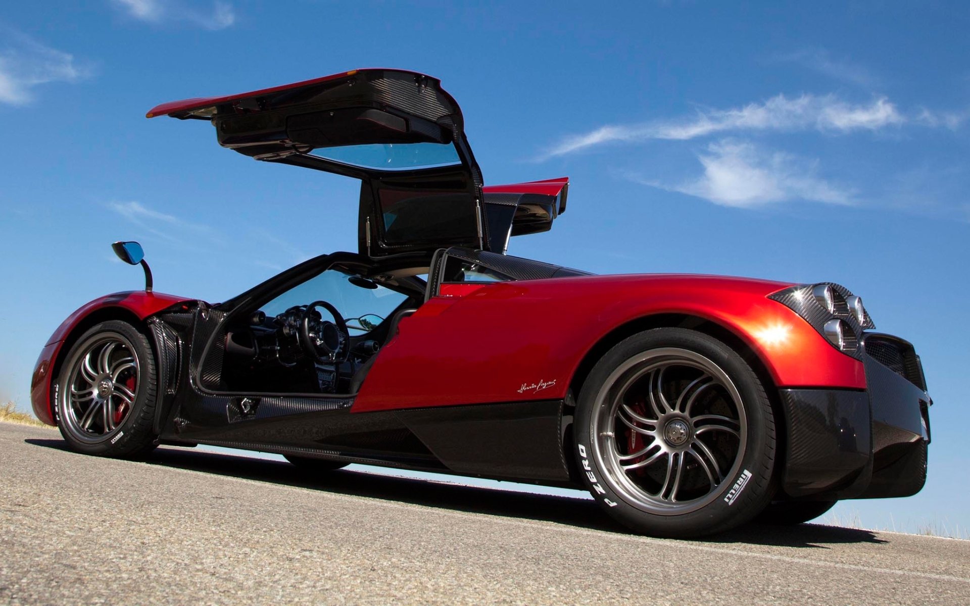 pagani huayra pagani huayra supercar rouge vue arrière porte ciel