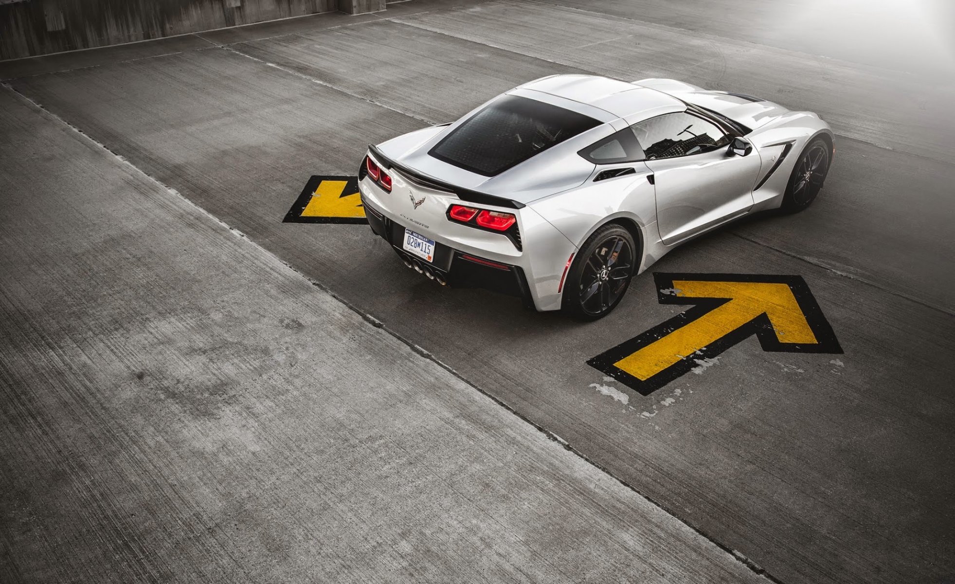 chevrolet corvette stingray z51 argent arrière américain muscle voiture soleil lumière