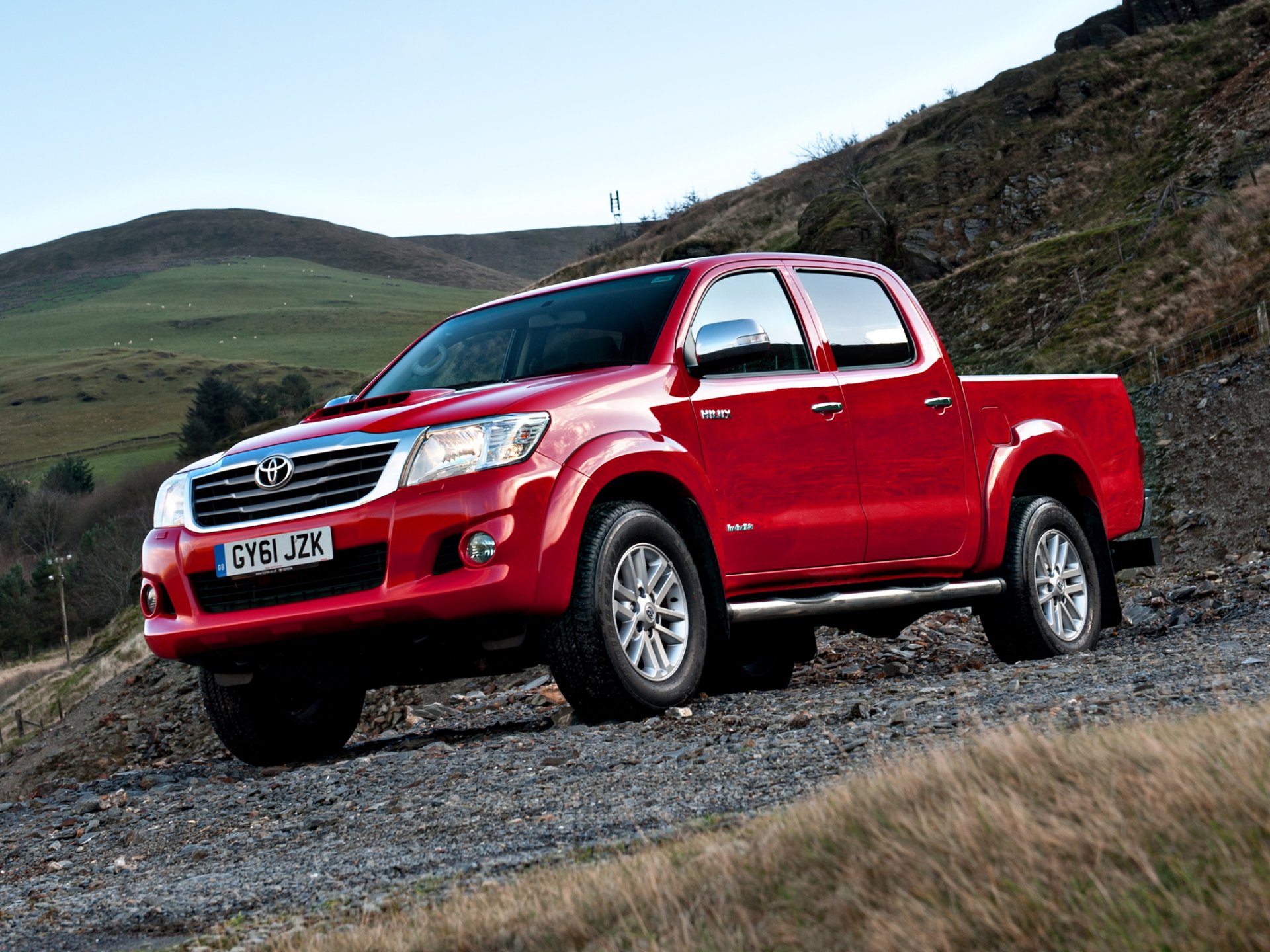 toyota hilux double cab reino unido-spec picup rojo coche auto fondos de pantalla japan?toyota hailax cab doble camioneta rojo versión inglesa inglaterra reino unido naturaleza montañas japón