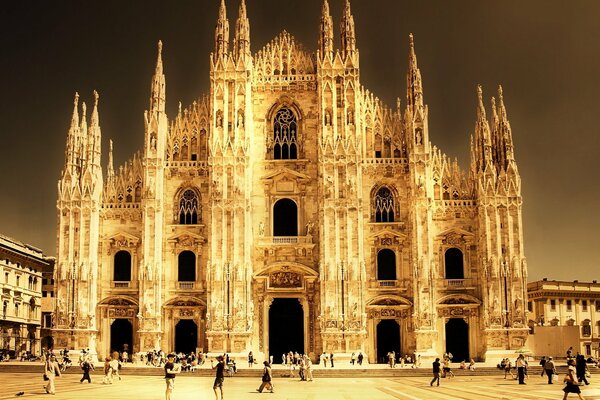 Chiesa medievale gotica a Milano