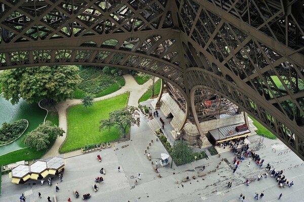 Desde lo alto de la torre Eiffel, una vista de la tierra