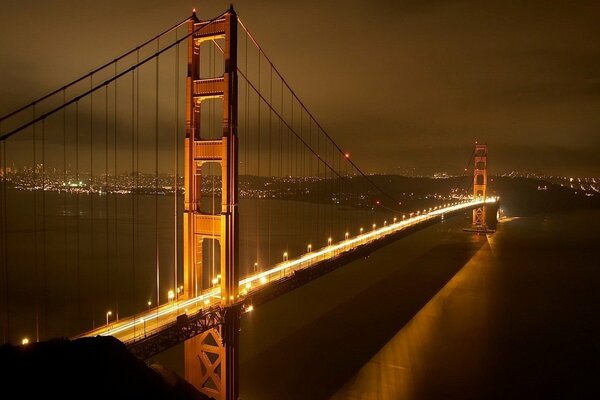 Tournage nocturne du pont de San Francisco