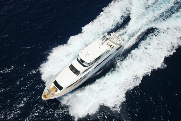 The yacht rushes dividing the water surface