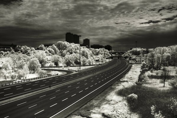 Photo en noir et blanc de l autoroute