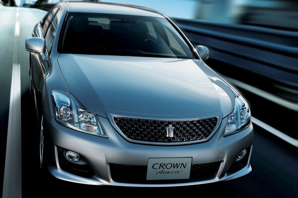 Toyota crown серый японский седан