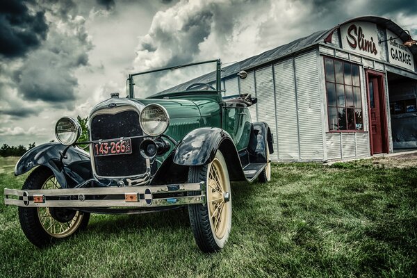 Zabytkowe auto. Samochody retro. Piękne zdjęcie zabytkowego samochodu