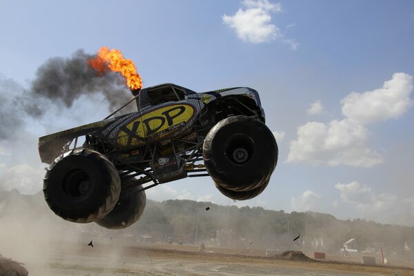 Monster Truck Diesel in pista