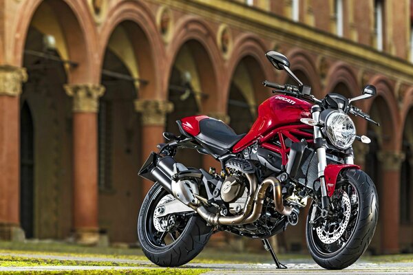 Moto ducati 2015 in nero rosso