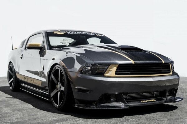 Stylowy Ford Mustang na wygaszacz ekranu