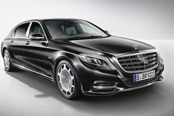 Mercedes Maybach S600 solo para hombres reales