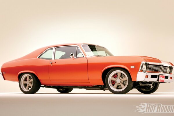 Ford Mustang de color naranja