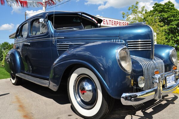 Classique des années 70. voiture Rétro bleu