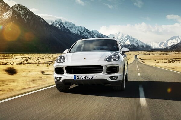 Der Porsche Cayenne ist das ideale Auto für Reisen