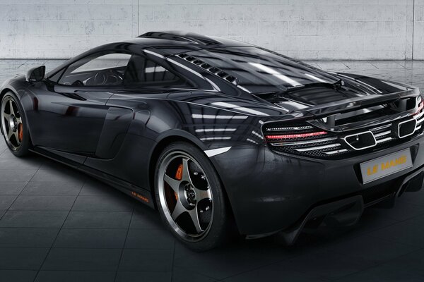 Крутой mclaren ле-ман вид три чертаерти сзади